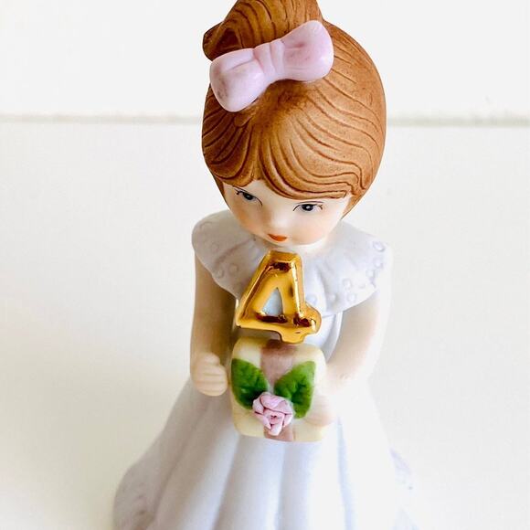 1982 Enesco Growing Up Birthday Girls Figurine - Age 4 - Cake Topper - Picture 6 of 8